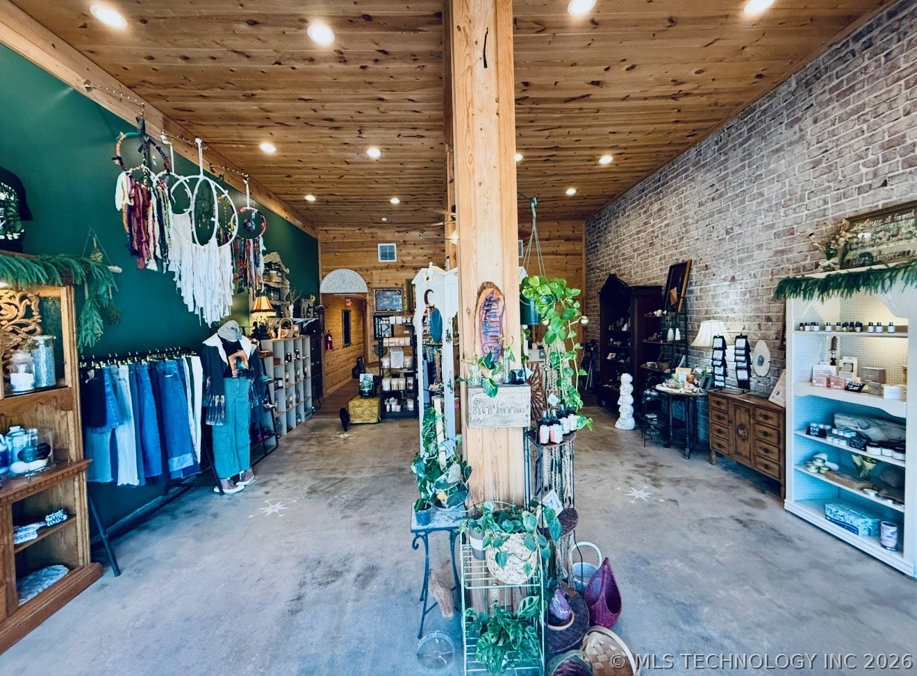 131 N Lee