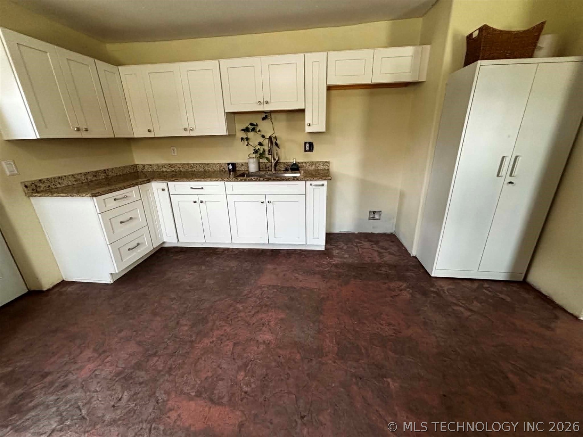552 S 4th Street