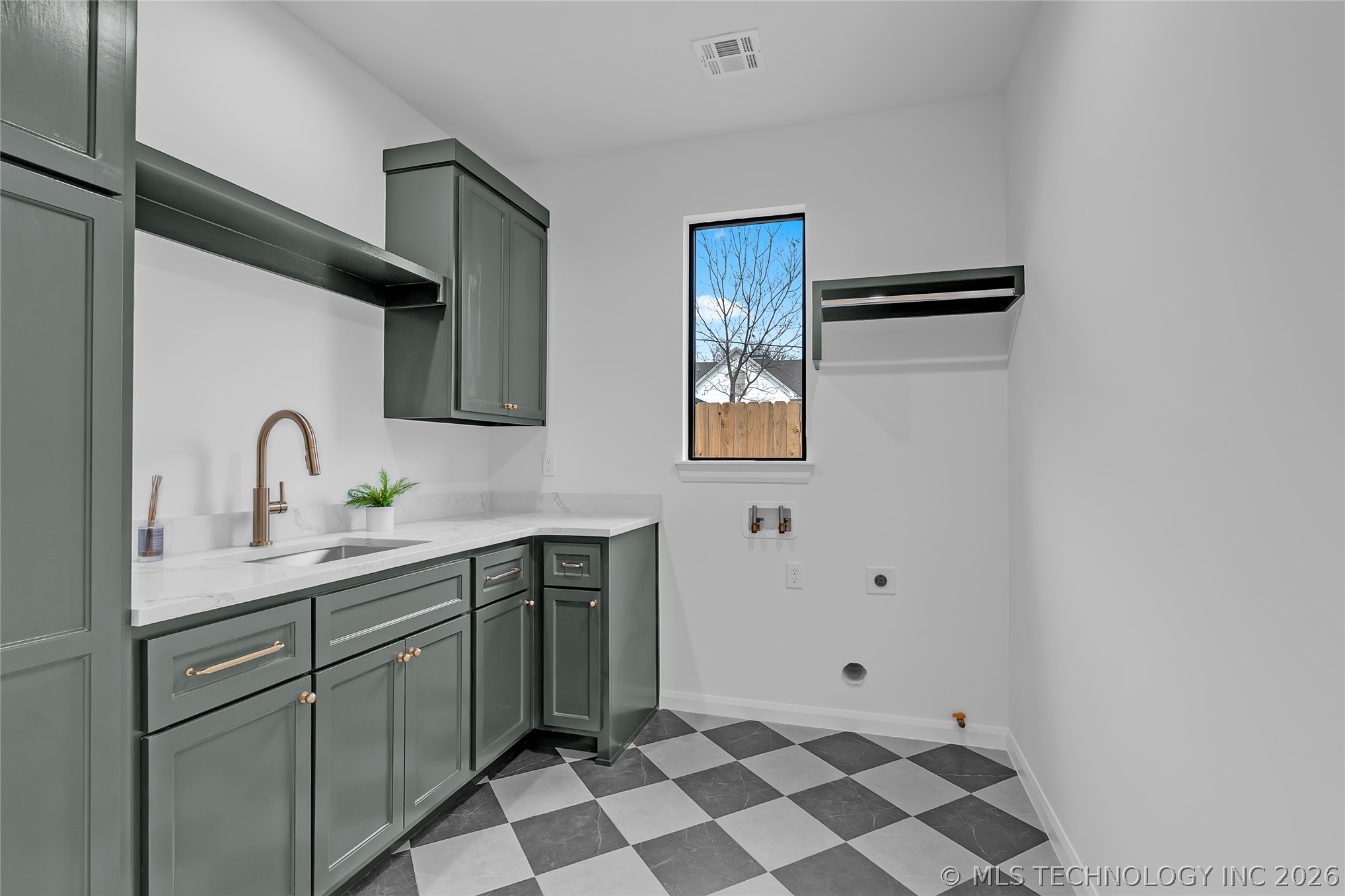 515 W El Paso Street