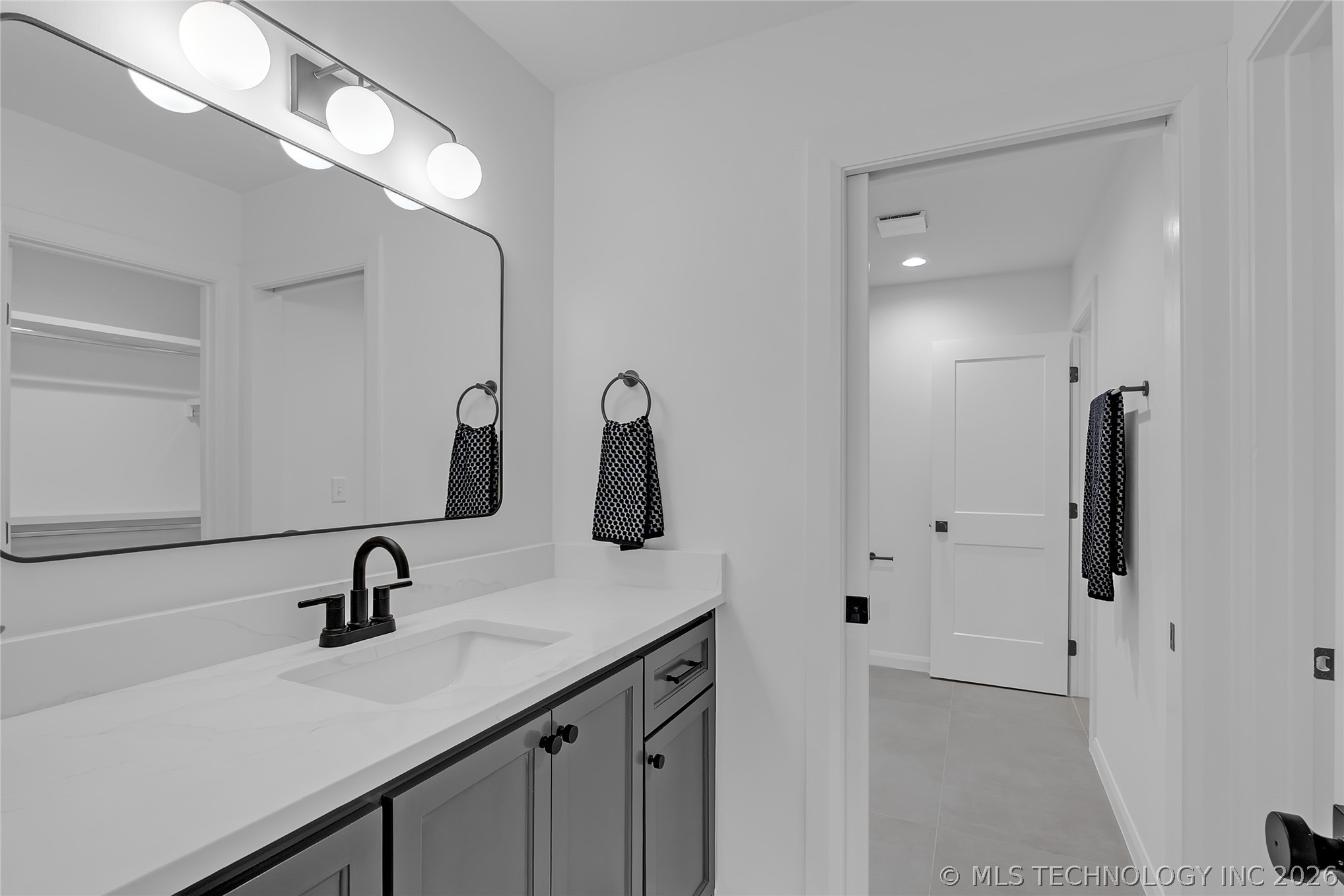 515 W El Paso Street