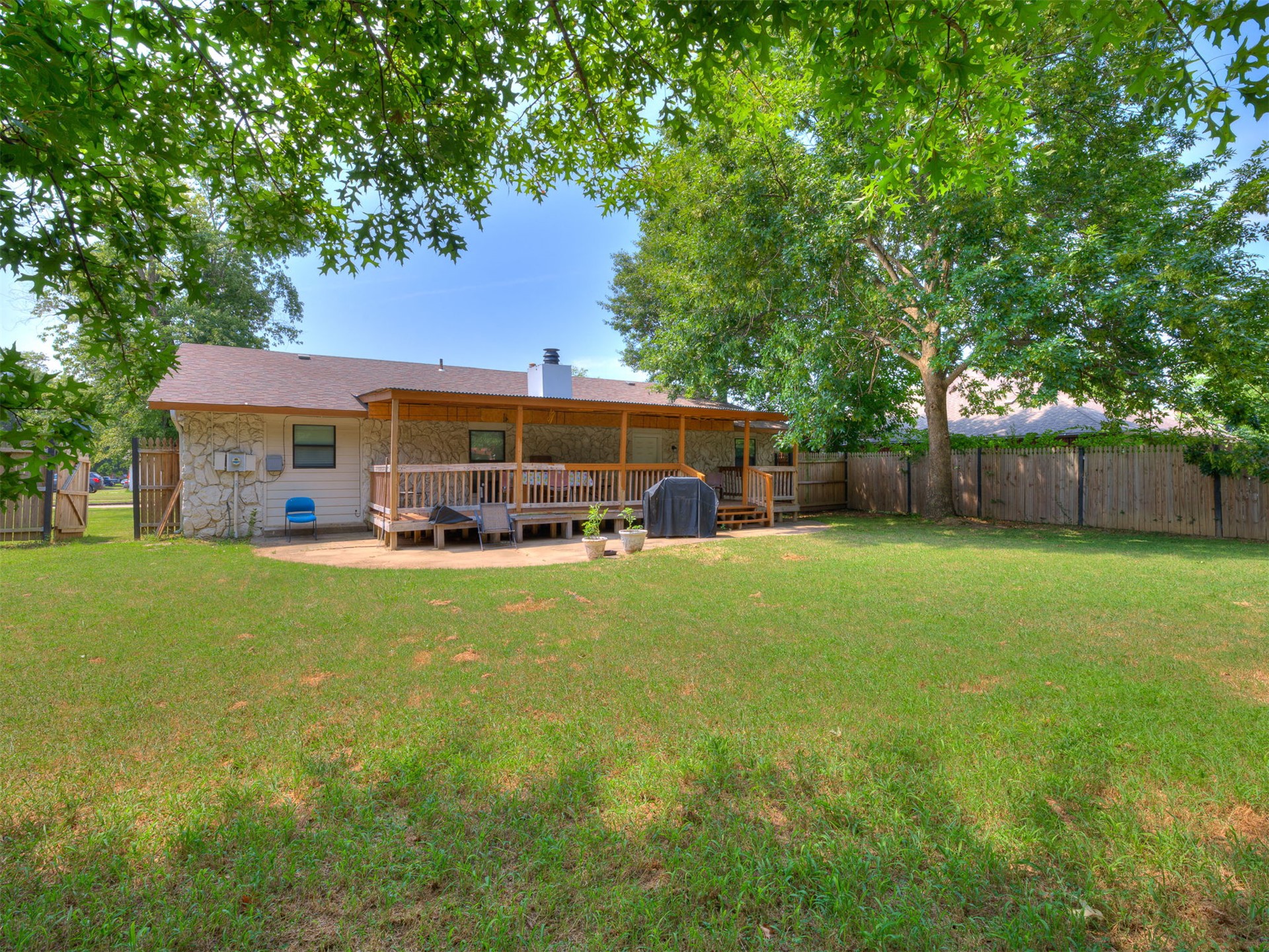 2404 E Fort Worth Street
