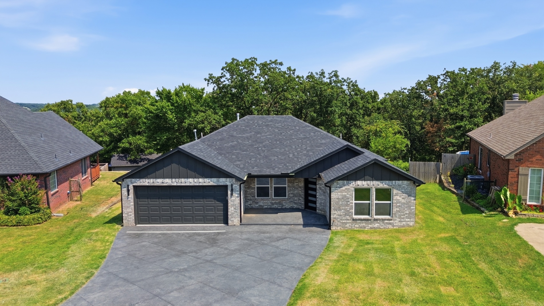 4001 Rolling Oaks Drive