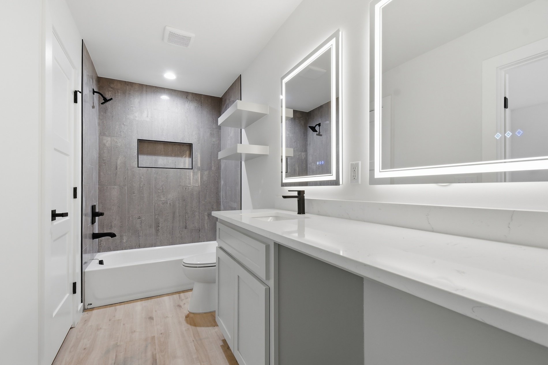 4001 Rolling Oaks Drive