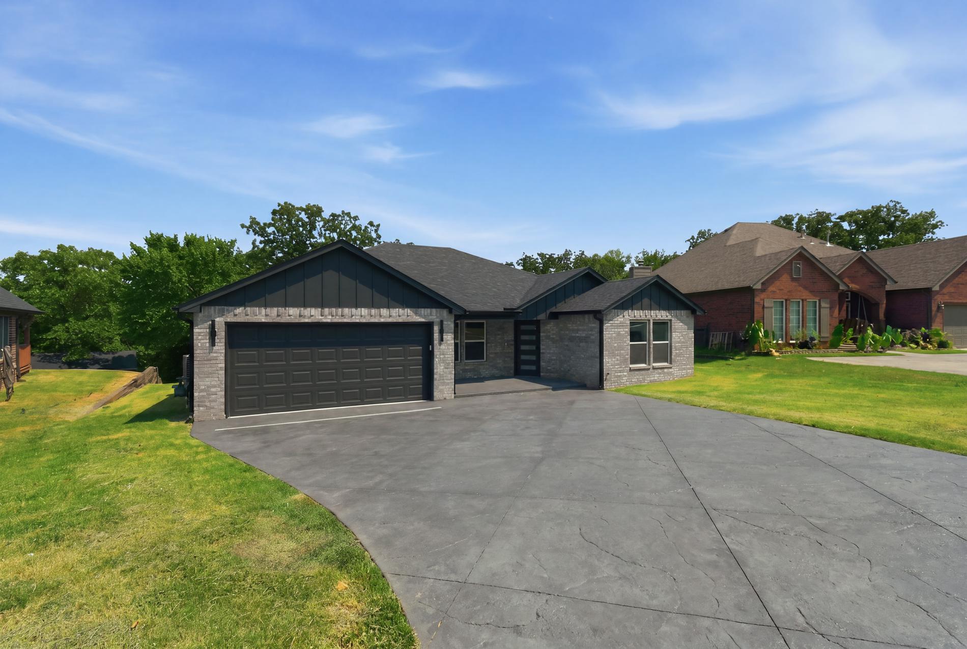 4001 Rolling Oaks Drive