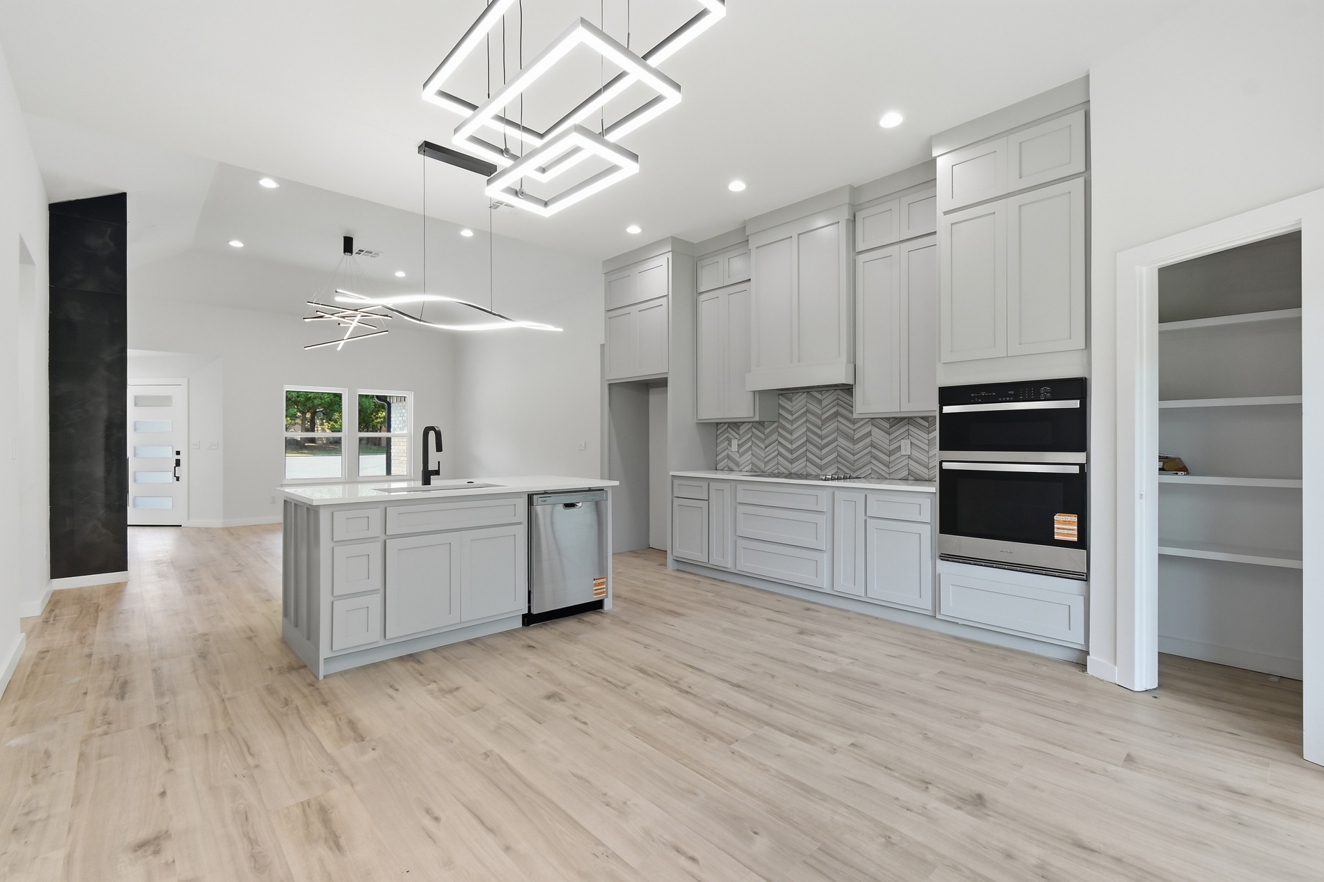 4001 Rolling Oaks Drive