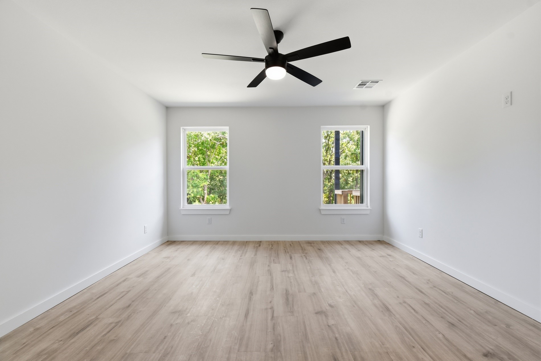 4001 Rolling Oaks Drive