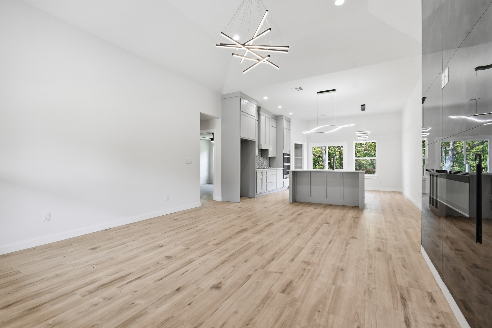 4001 Rolling Oaks Drive