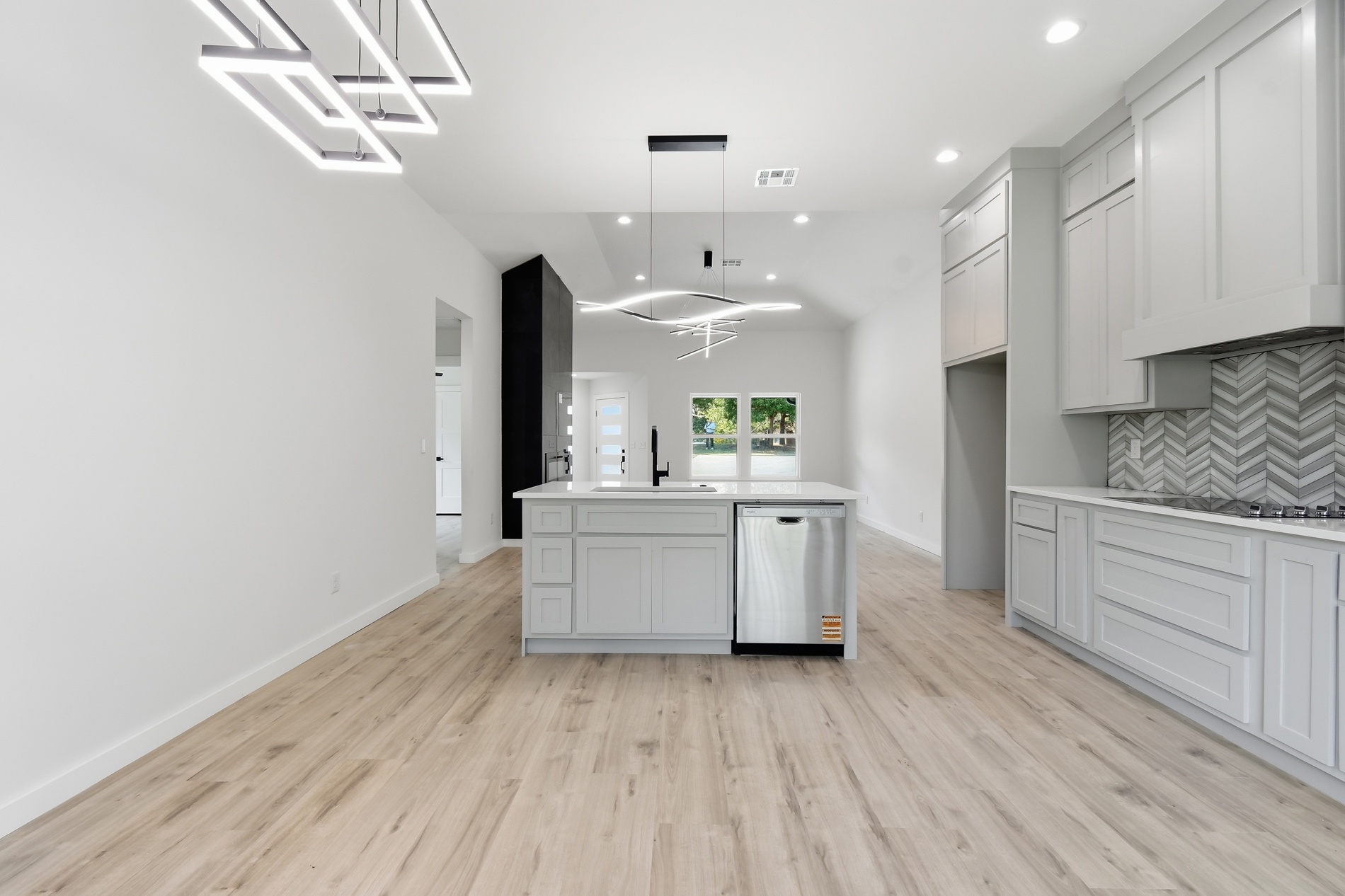 4001 Rolling Oaks Drive