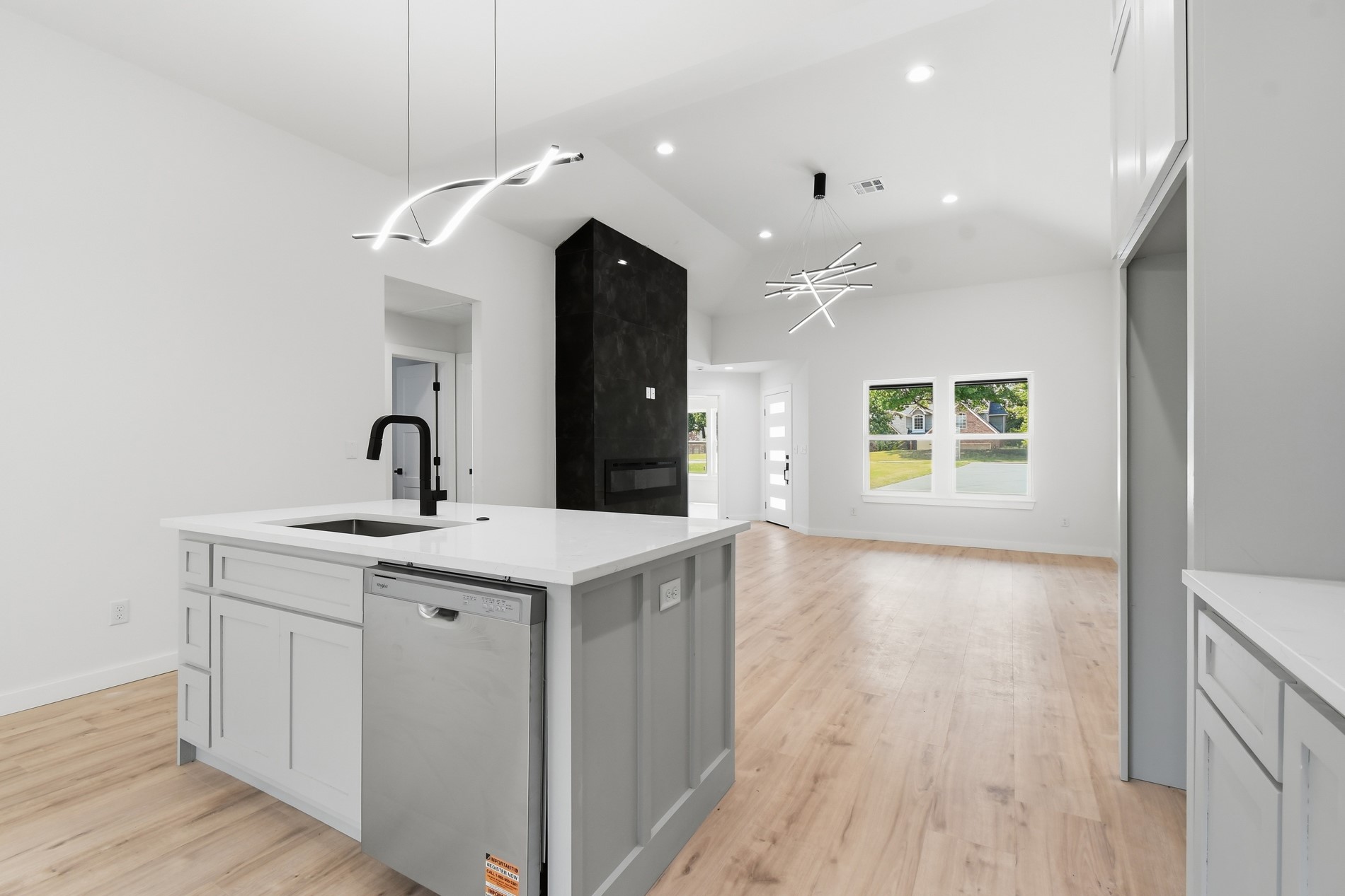 4001 Rolling Oaks Drive
