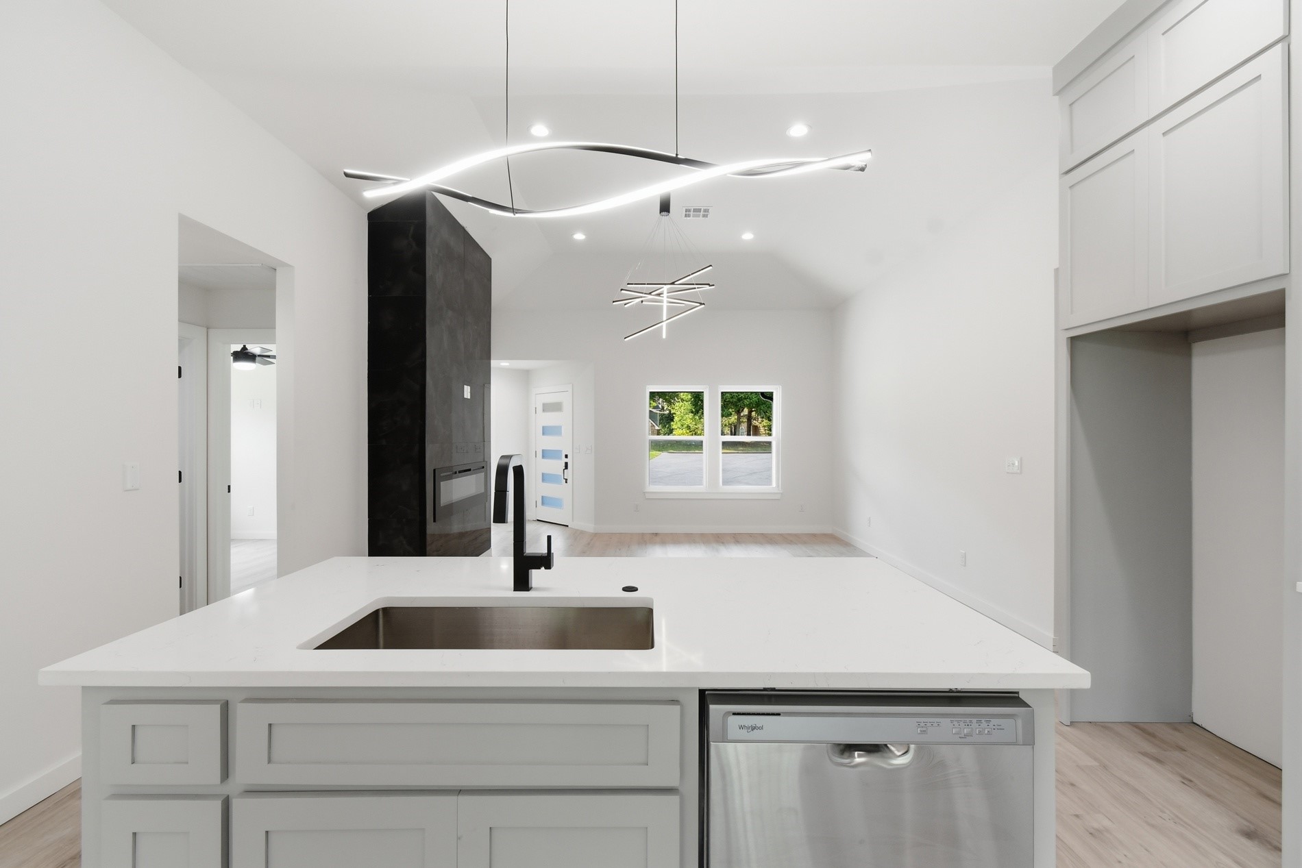 4001 Rolling Oaks Drive