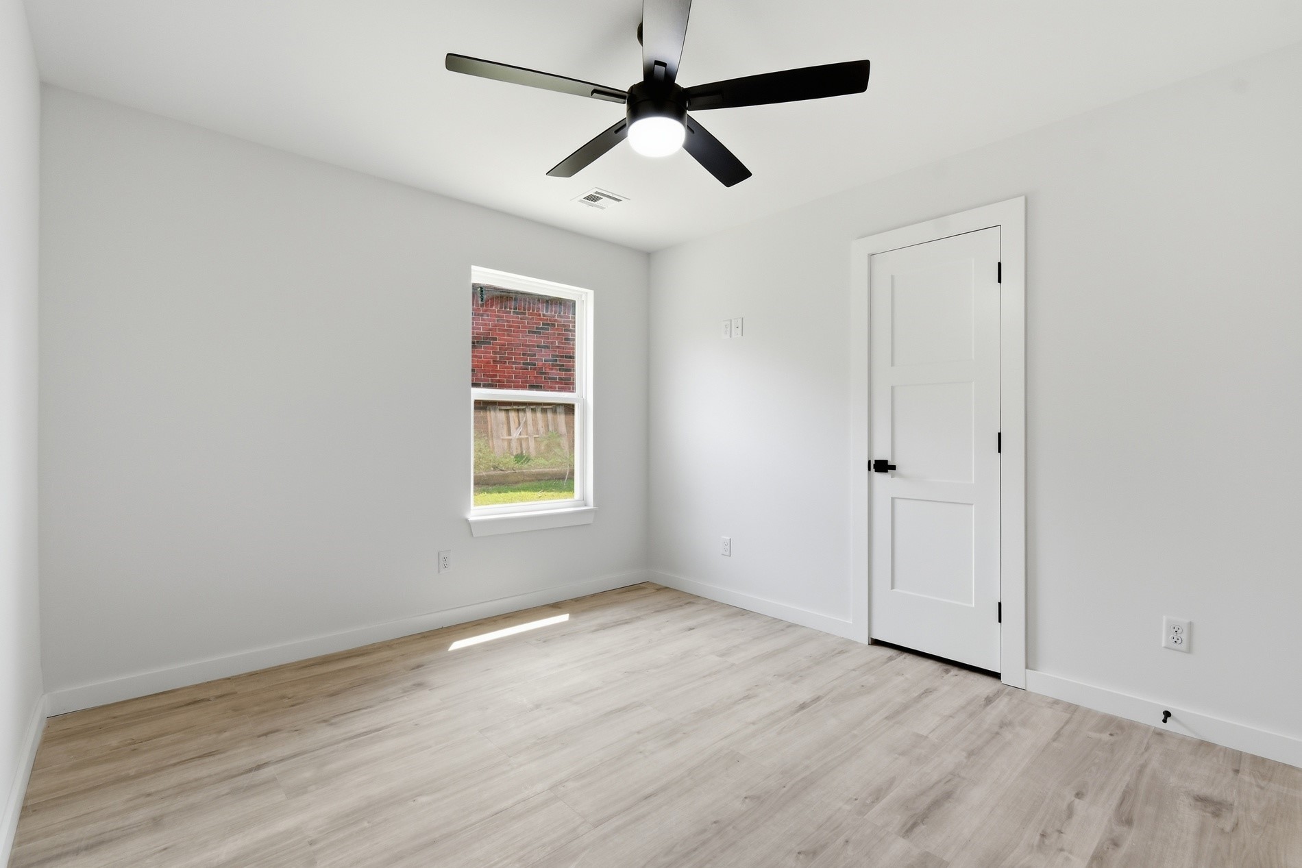 4001 Rolling Oaks Drive