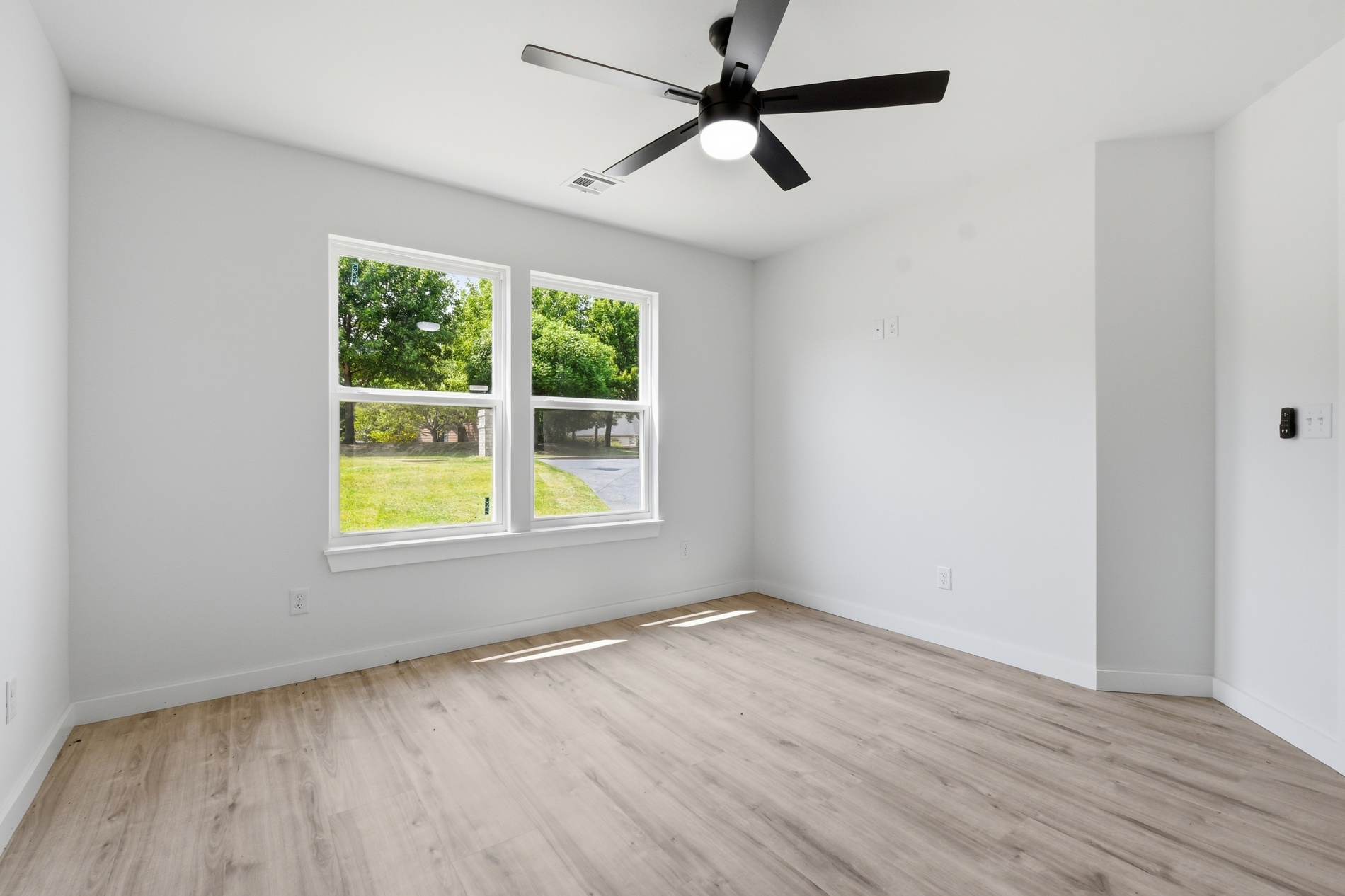 4001 Rolling Oaks Drive