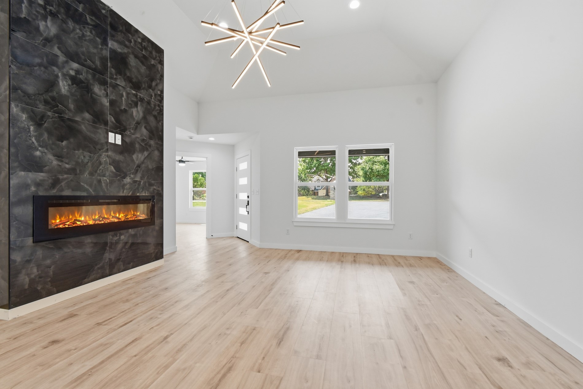 4001 Rolling Oaks Drive