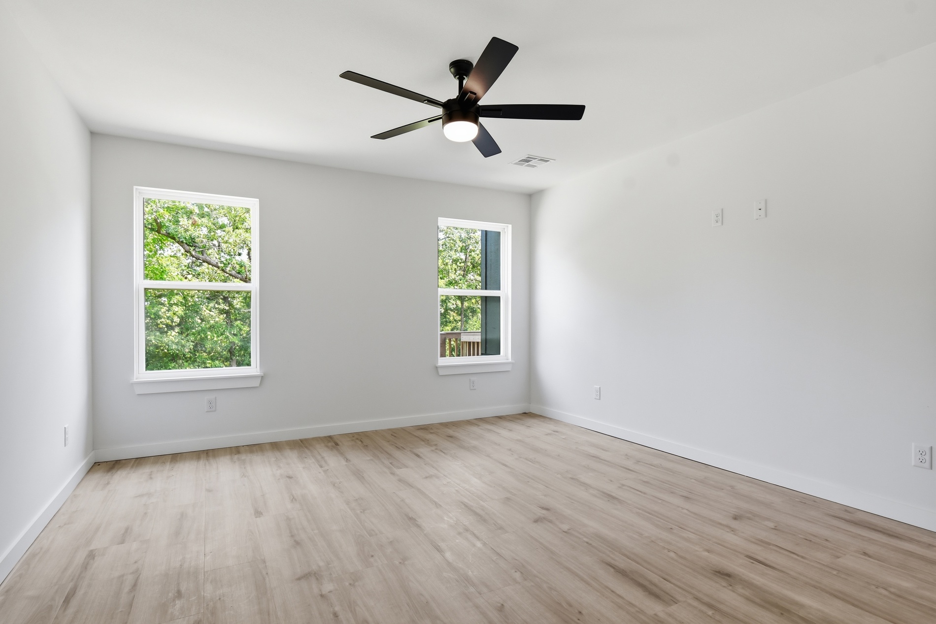 4001 Rolling Oaks Drive