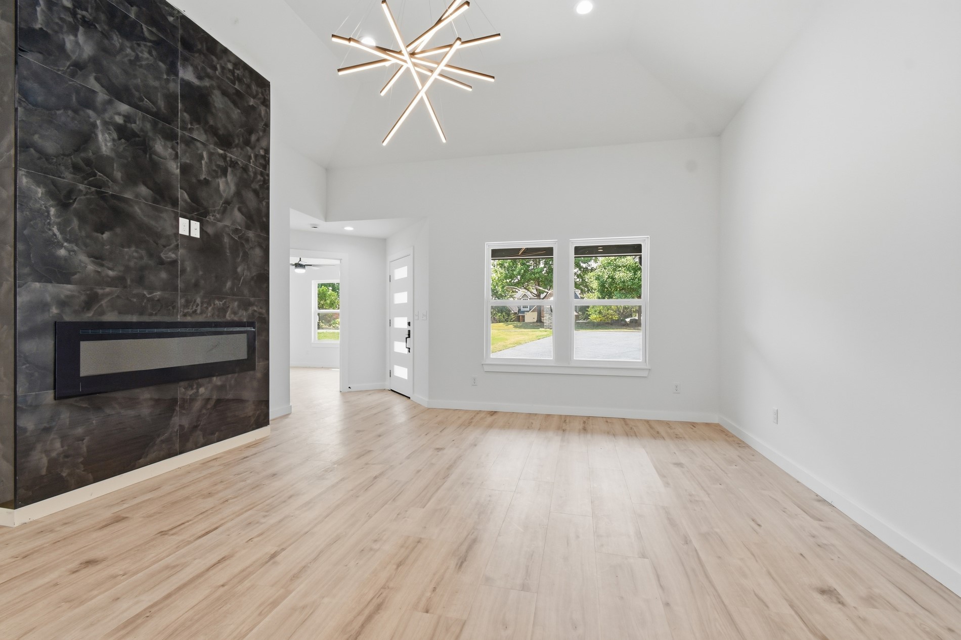 4001 Rolling Oaks Drive