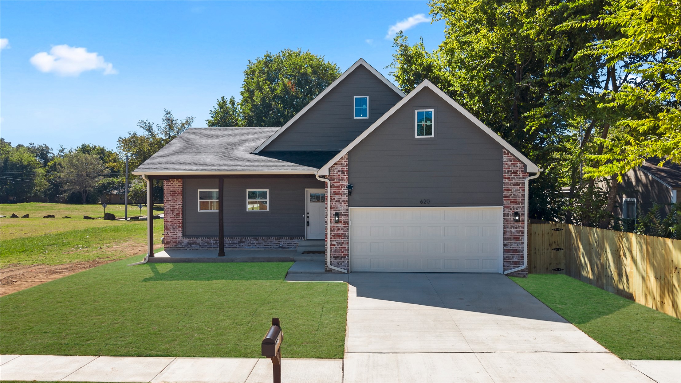 620 E Seminole Place