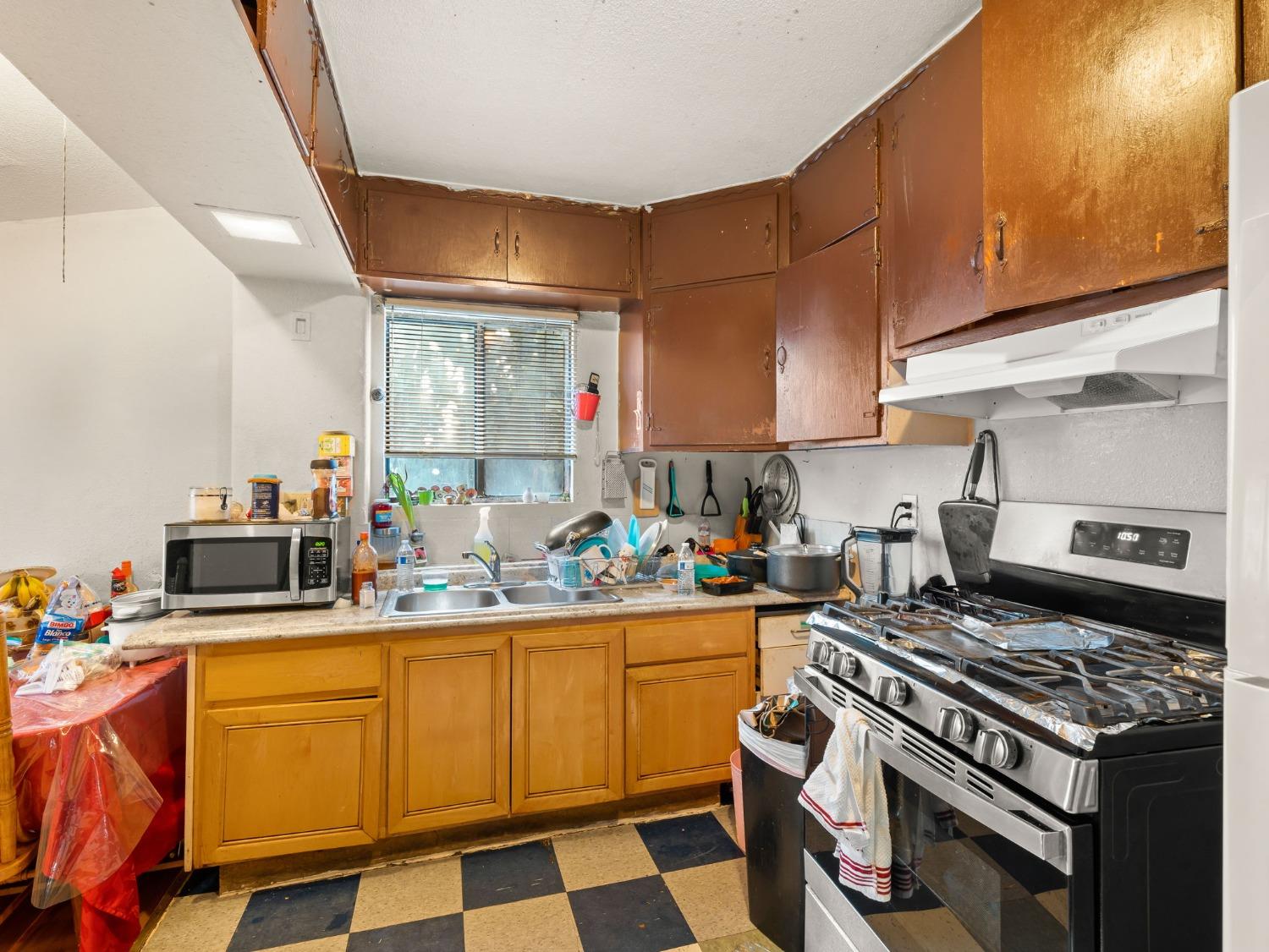 19064 Standish Avenue