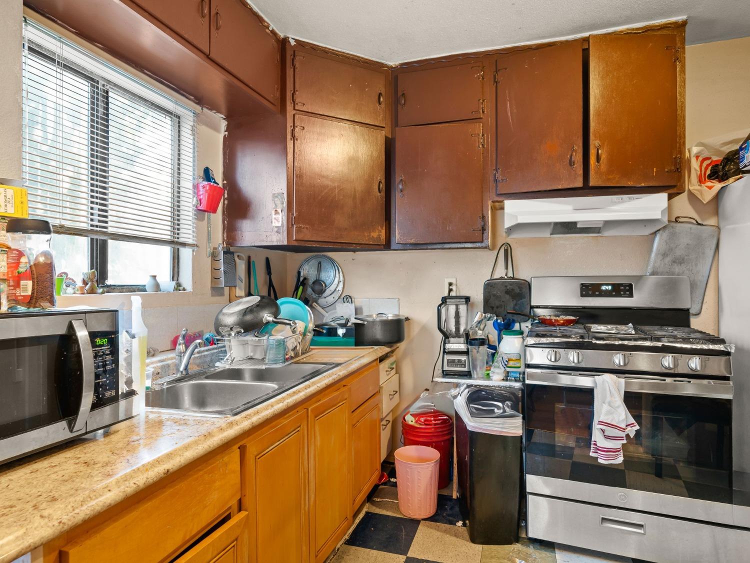 19064 Standish Avenue