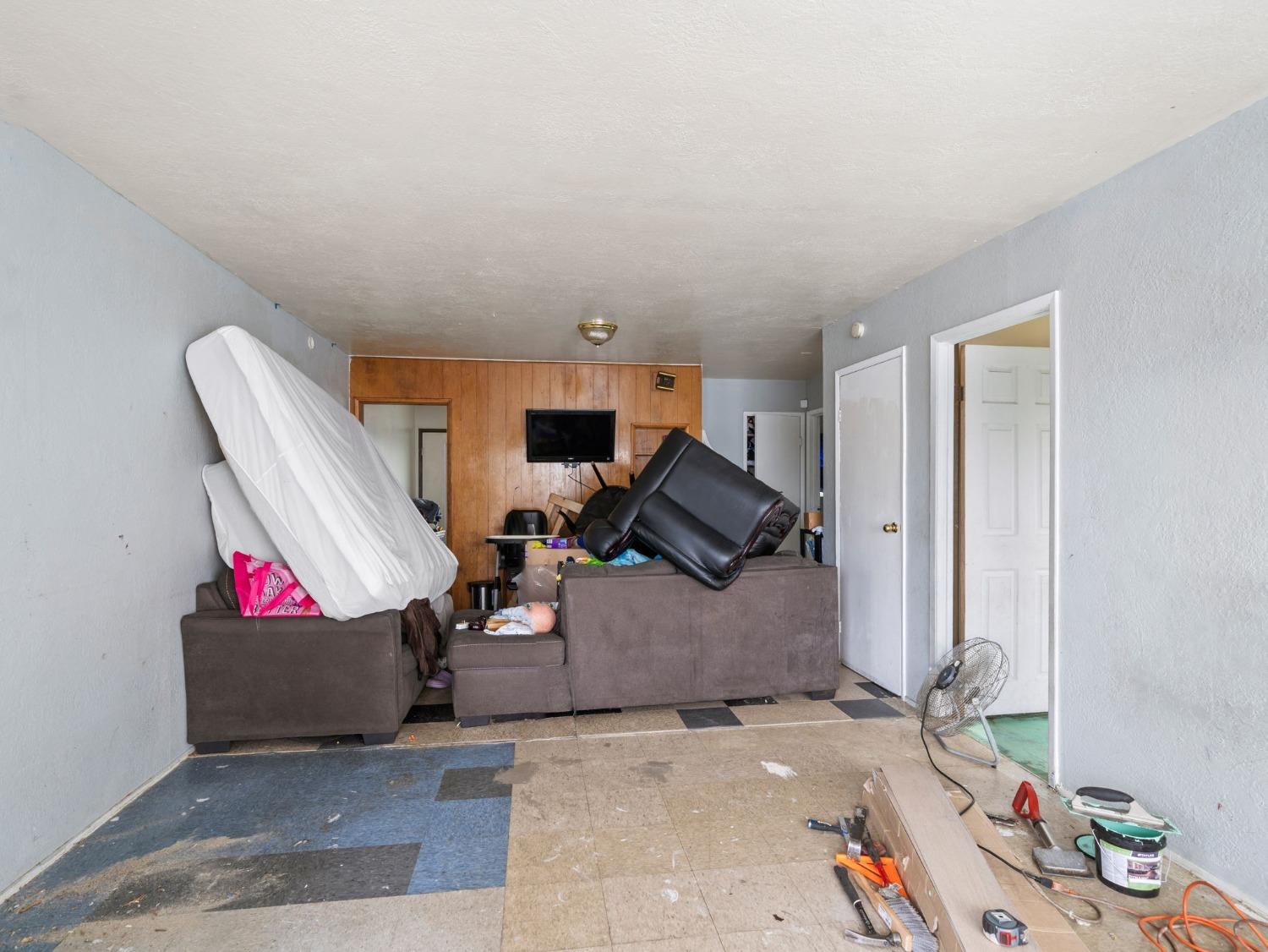 19064 Standish Avenue