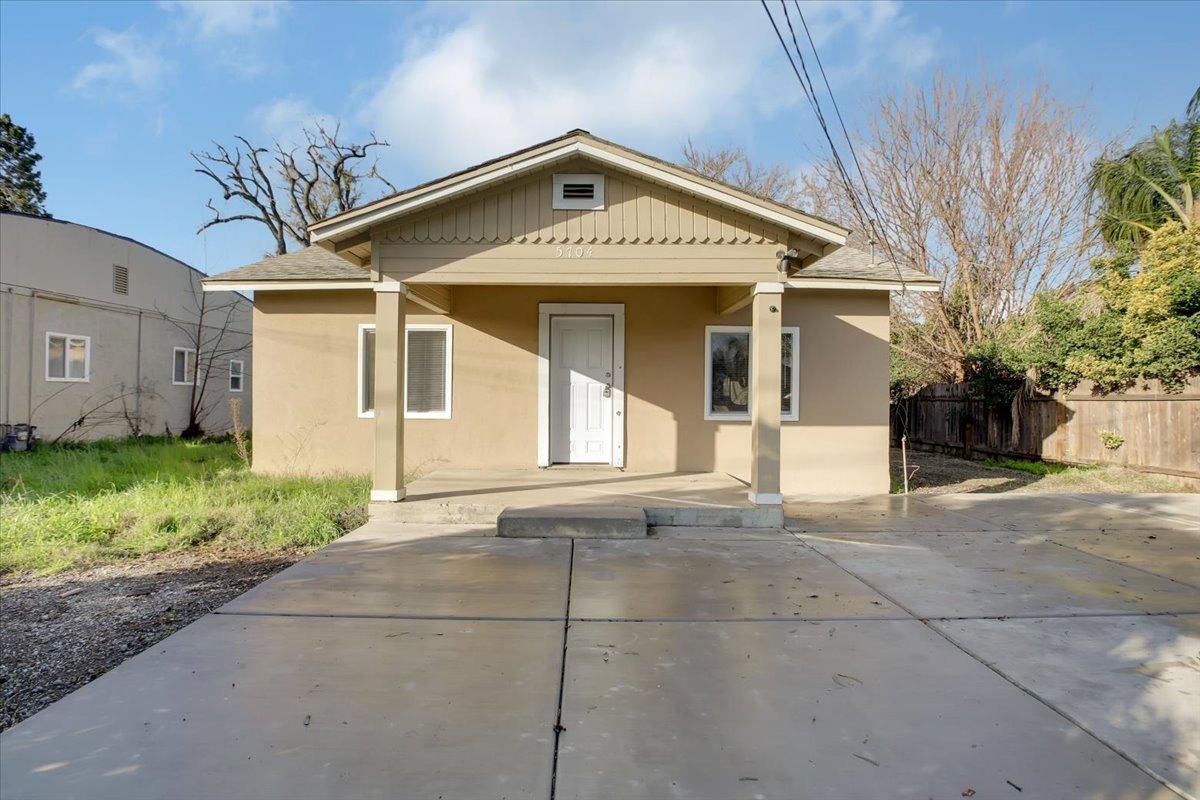 5704 Riverside Drive