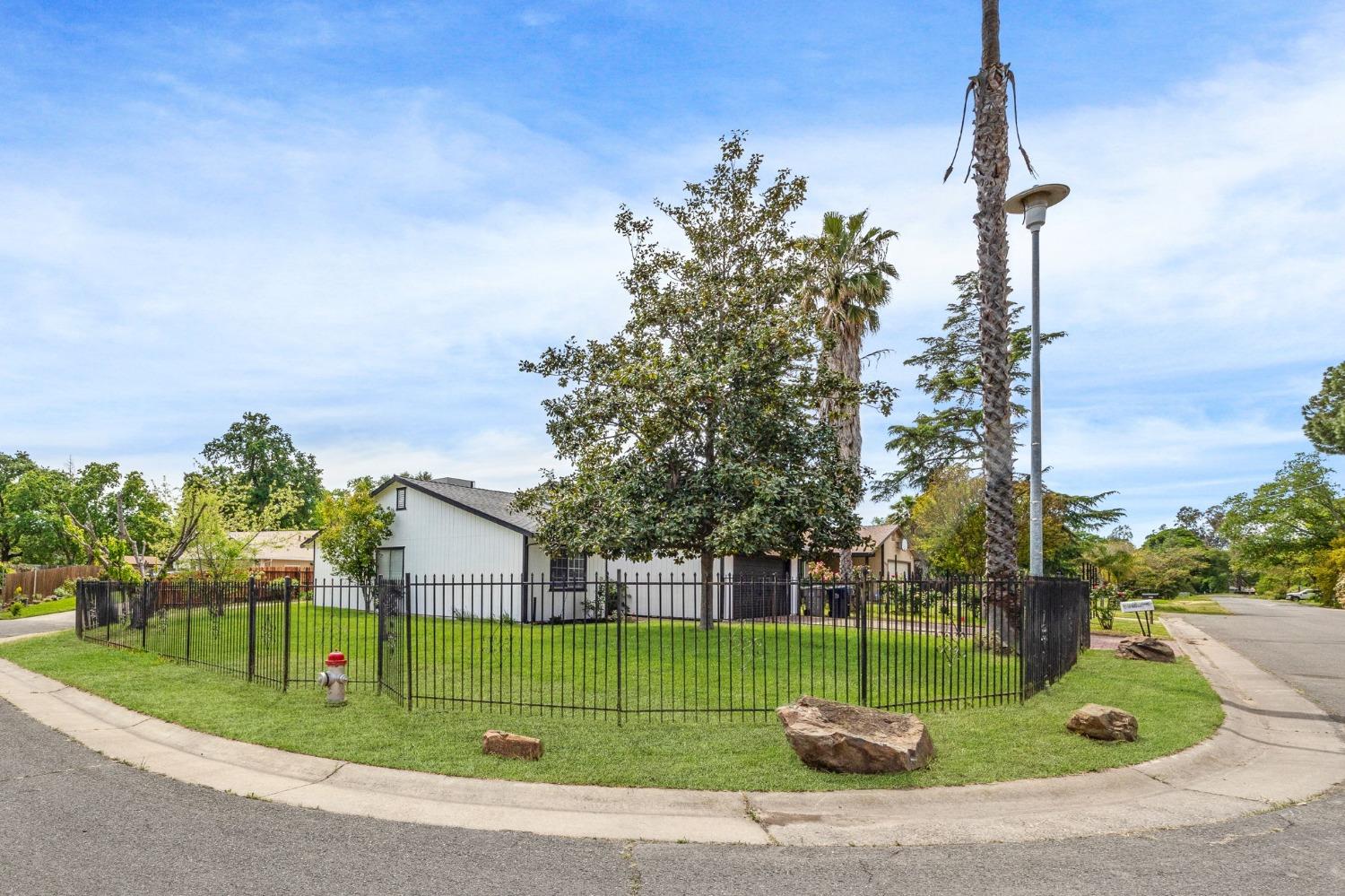 1802 Los Robles Boulevard