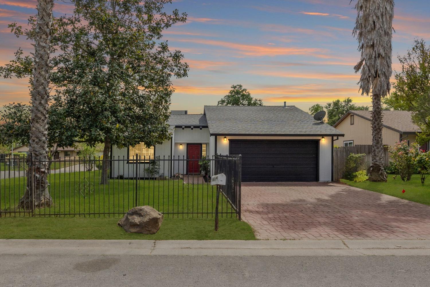 1802 Los Robles Boulevard