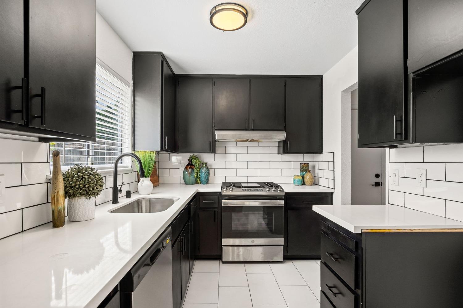 1802 Los Robles Boulevard