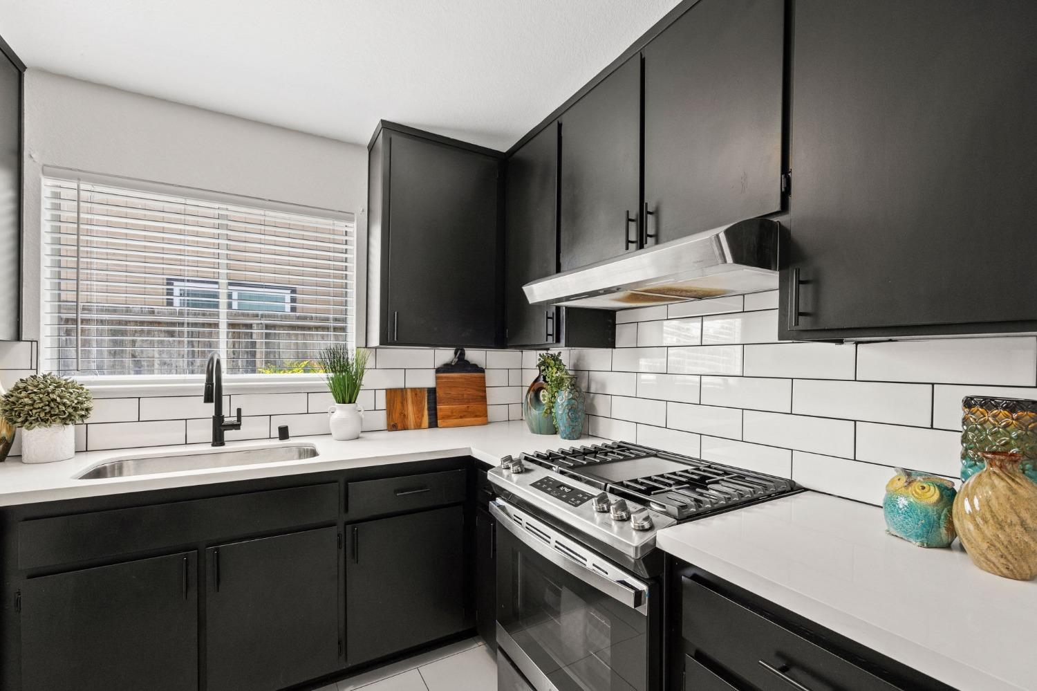 1802 Los Robles Boulevard