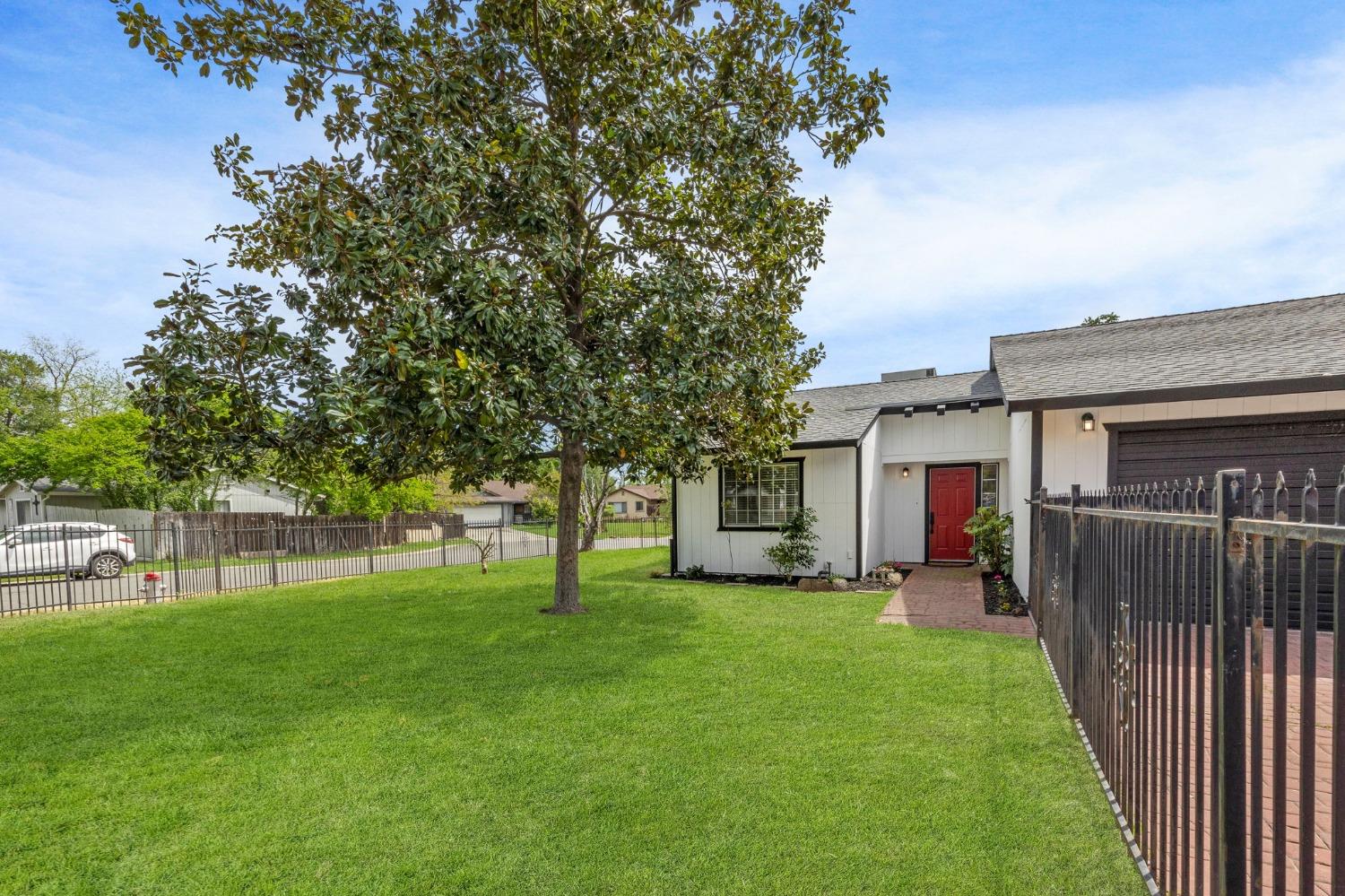 1802 Los Robles Boulevard