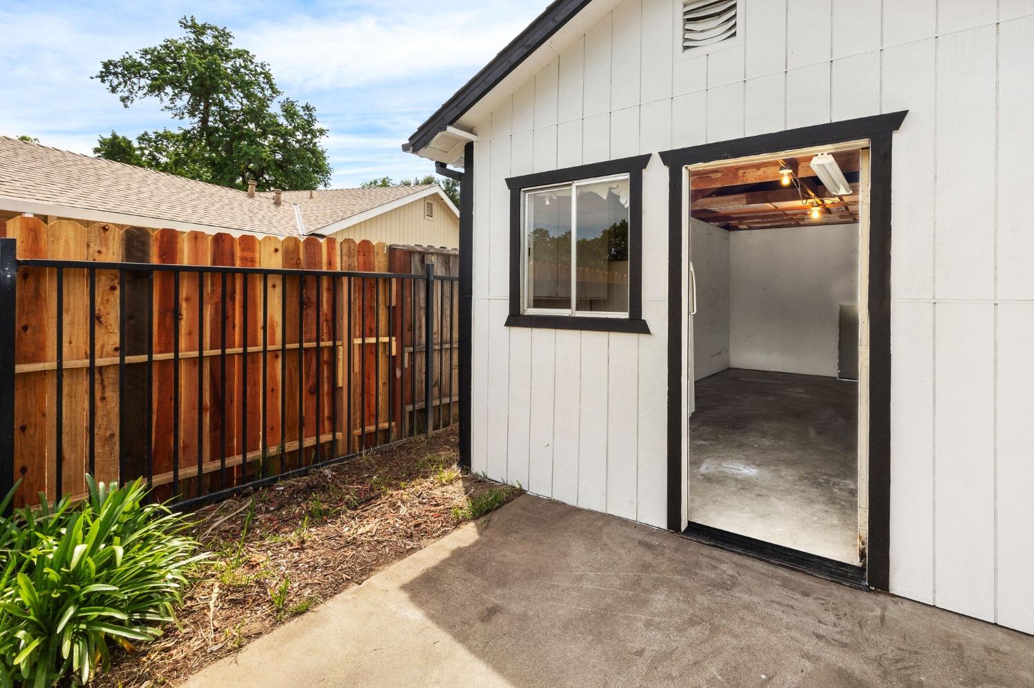 1802 Los Robles Boulevard