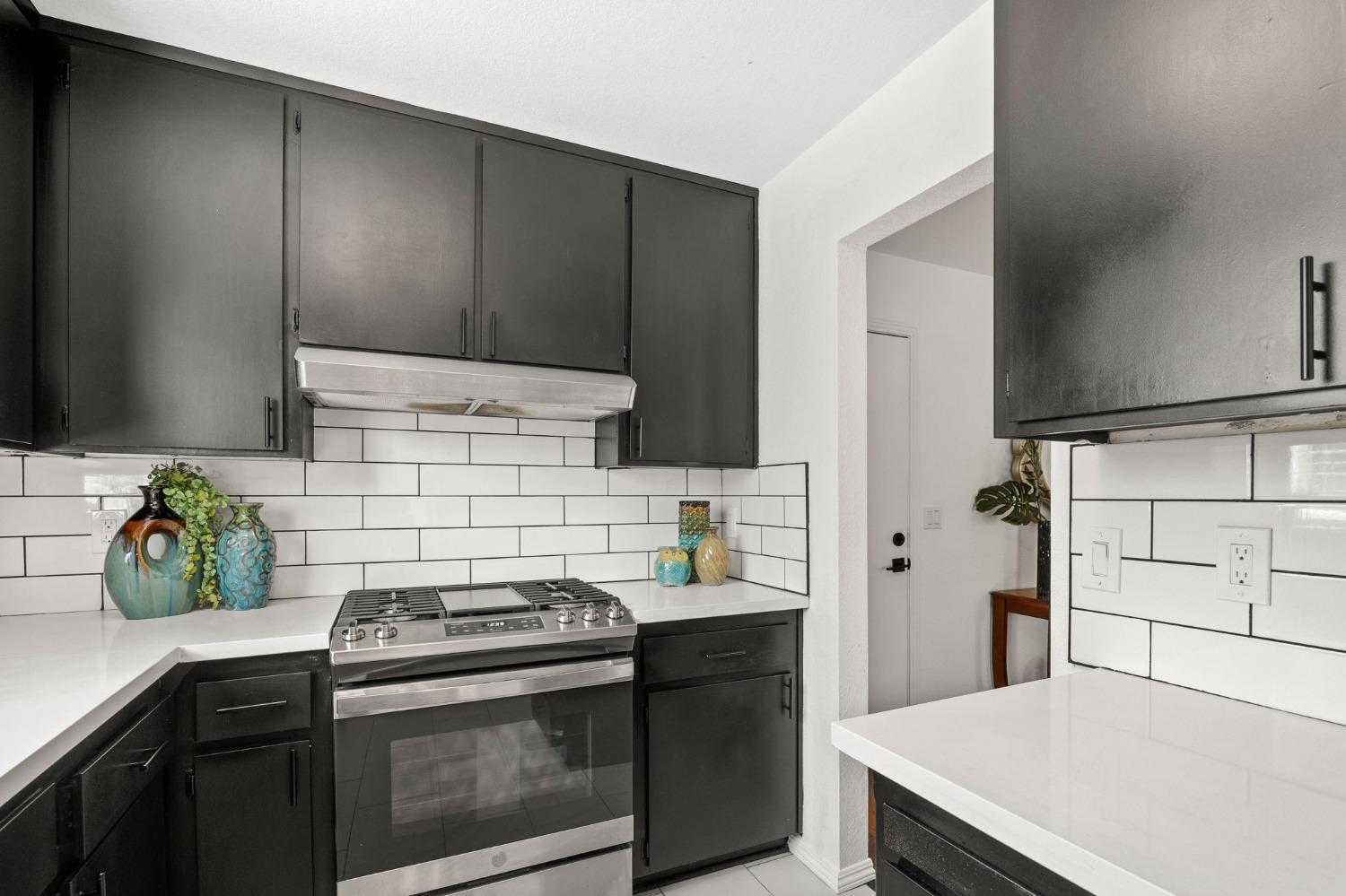 1802 Los Robles Boulevard