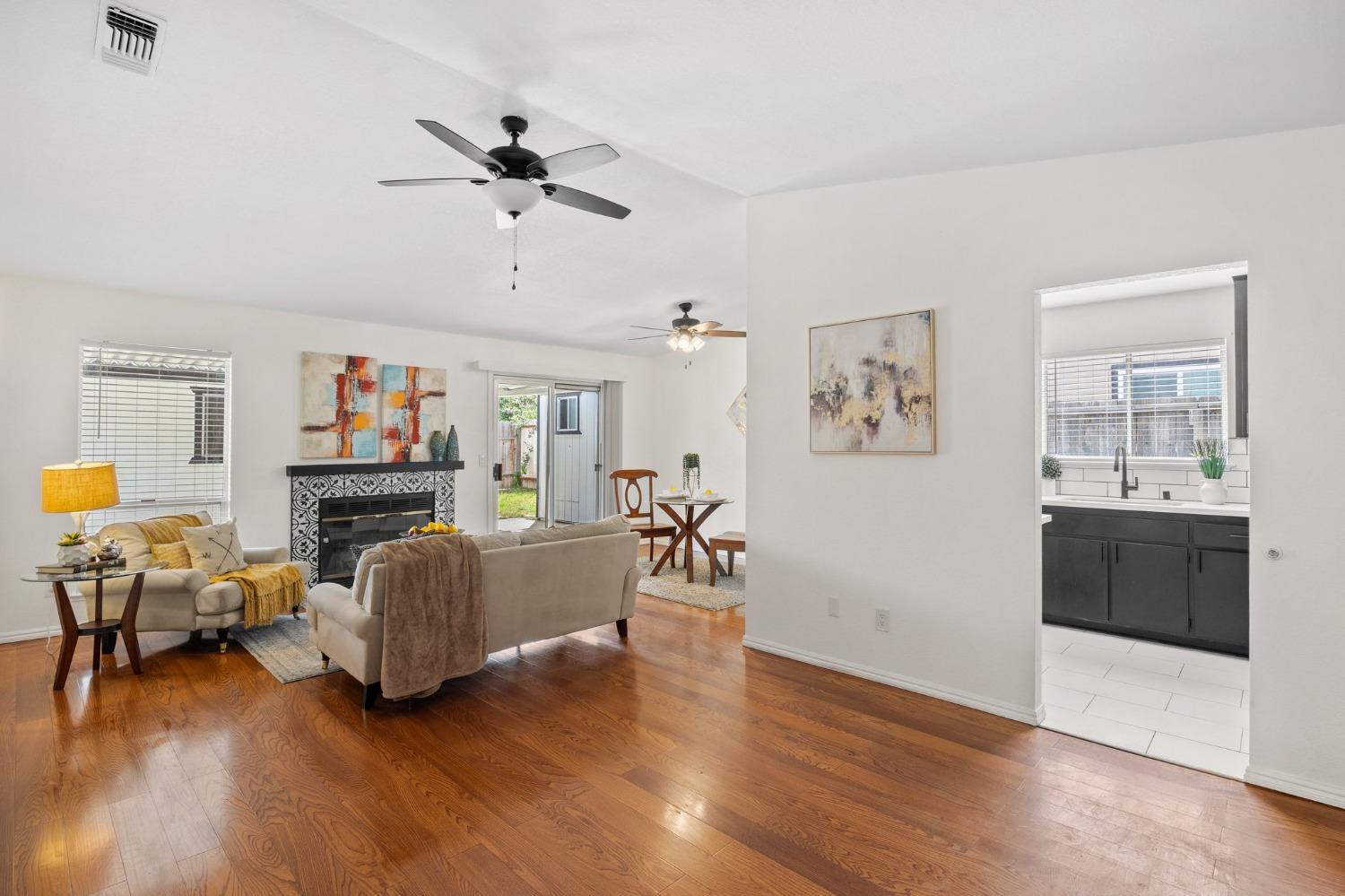 1802 Los Robles Boulevard