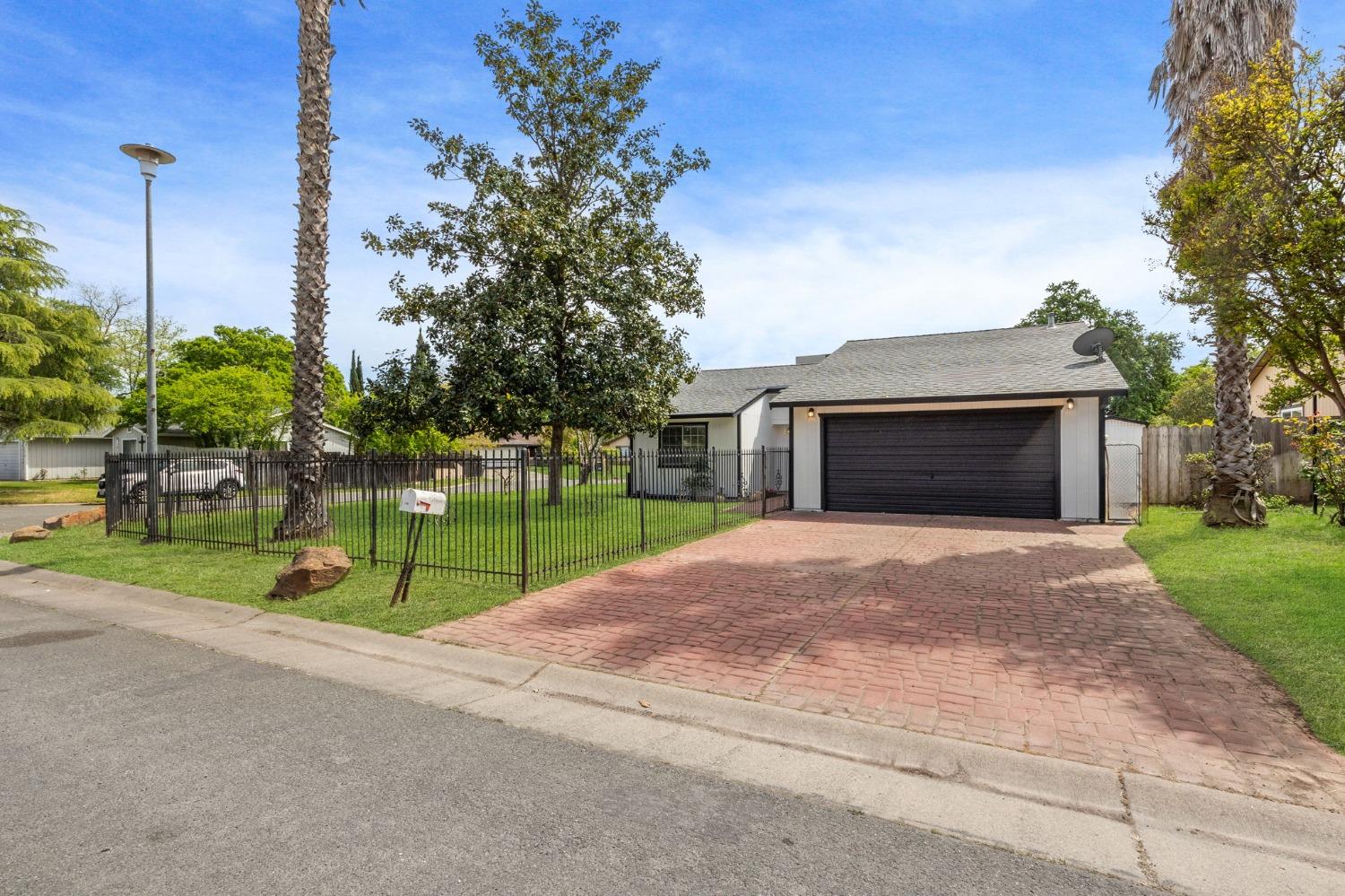 1802 Los Robles Boulevard