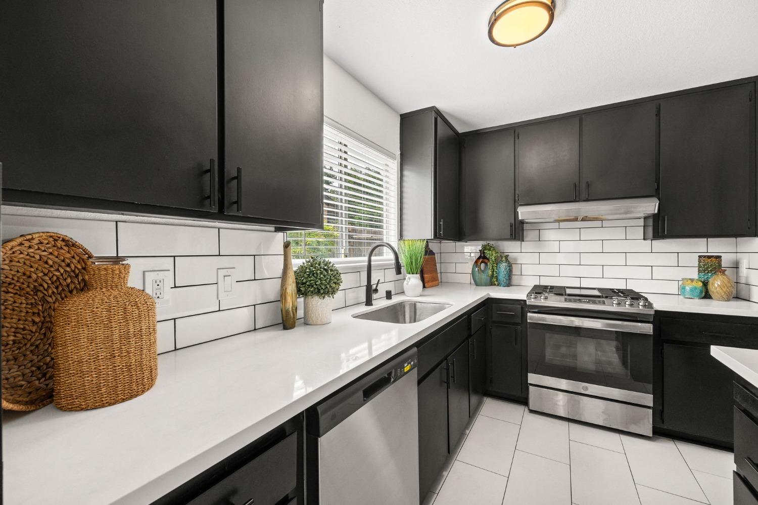 1802 Los Robles Boulevard