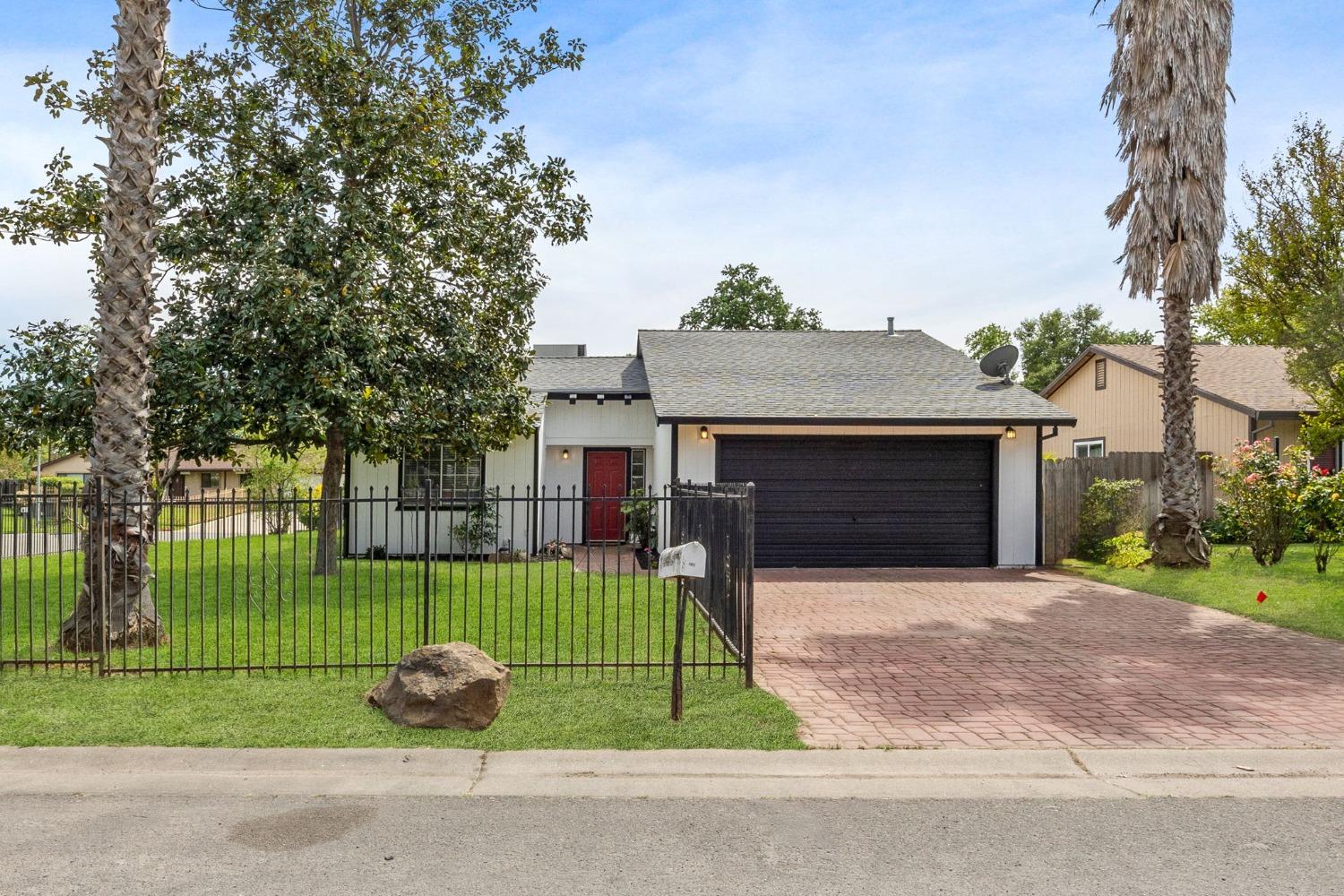 1802 Los Robles Boulevard