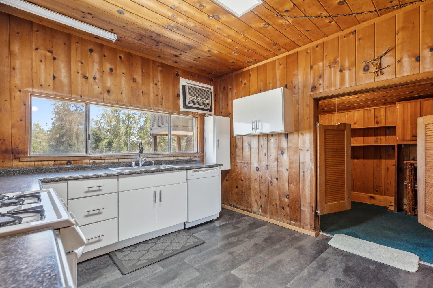 9348 Golden Gate Avenue