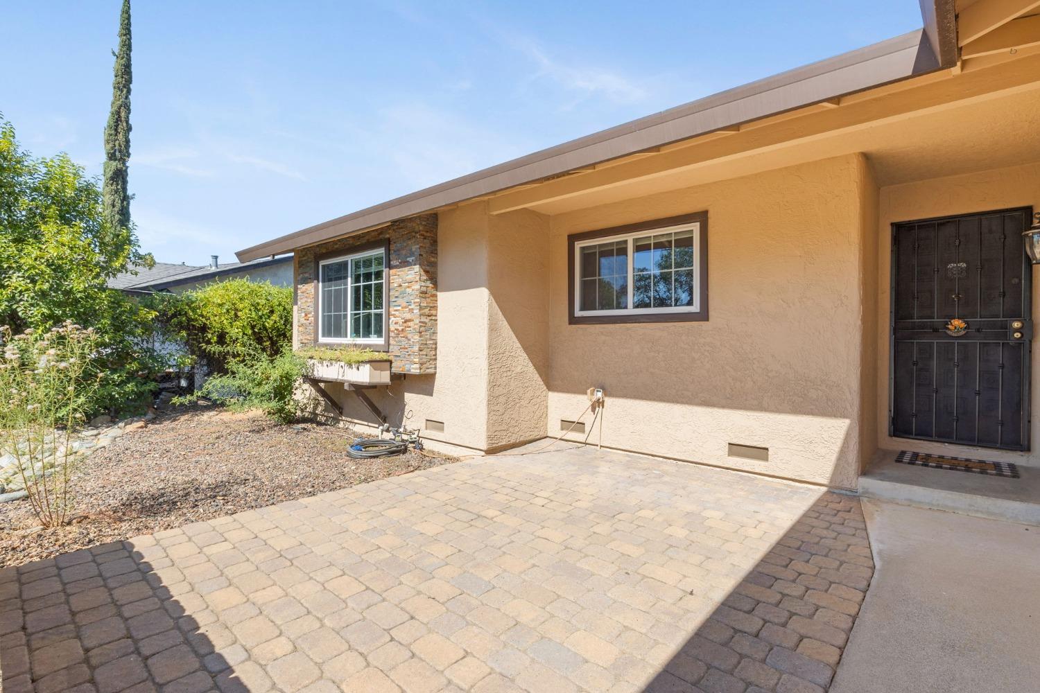 9758 Beachwood Drive