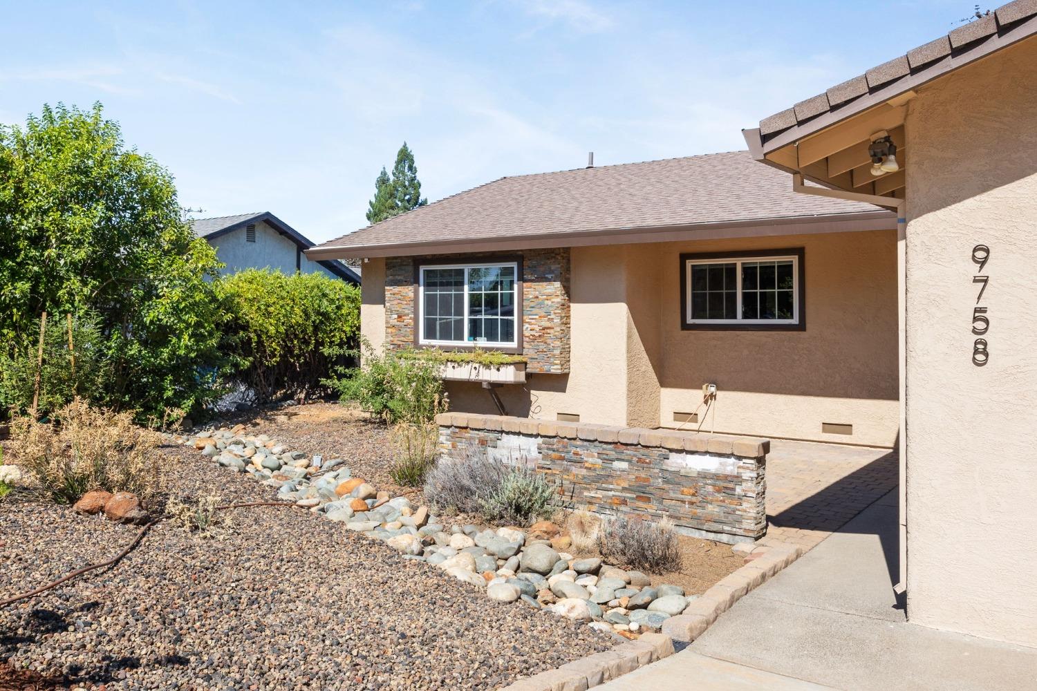 9758 Beachwood Drive