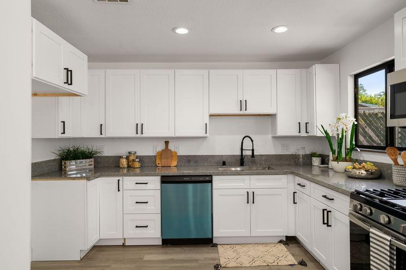 6013 Hillsdale Boulevard