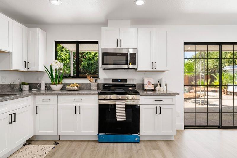 6013 Hillsdale Boulevard