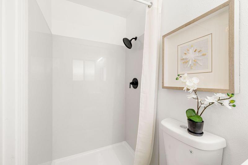 6013 Hillsdale Boulevard