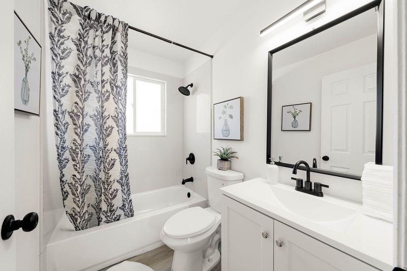 6013 Hillsdale Boulevard