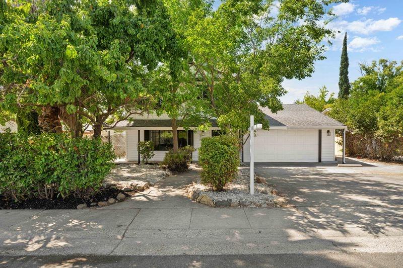 6013 Hillsdale Boulevard