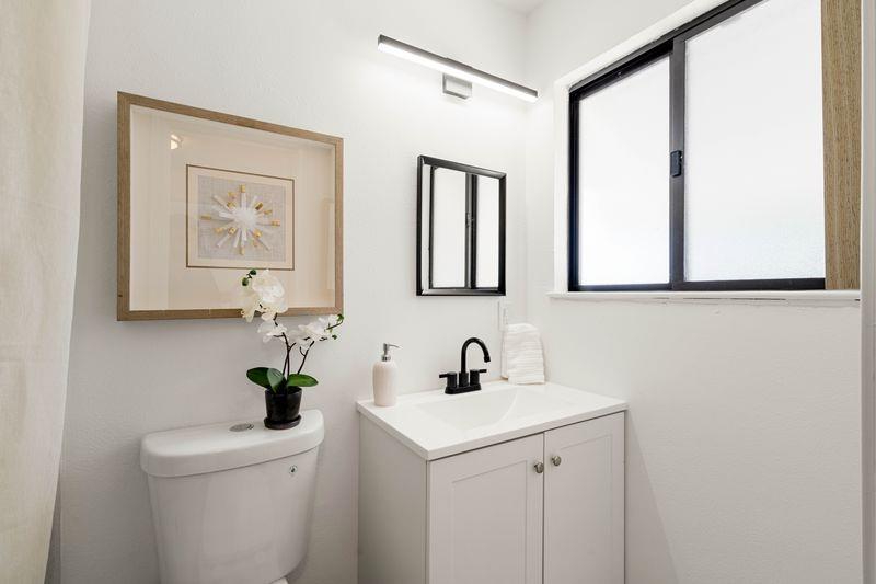 6013 Hillsdale Boulevard