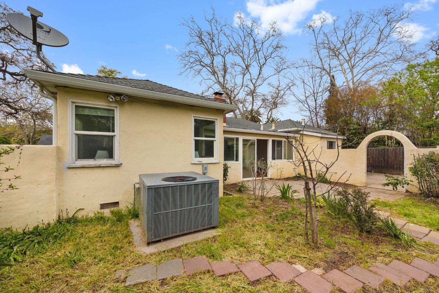 1676 Arcade Boulevard