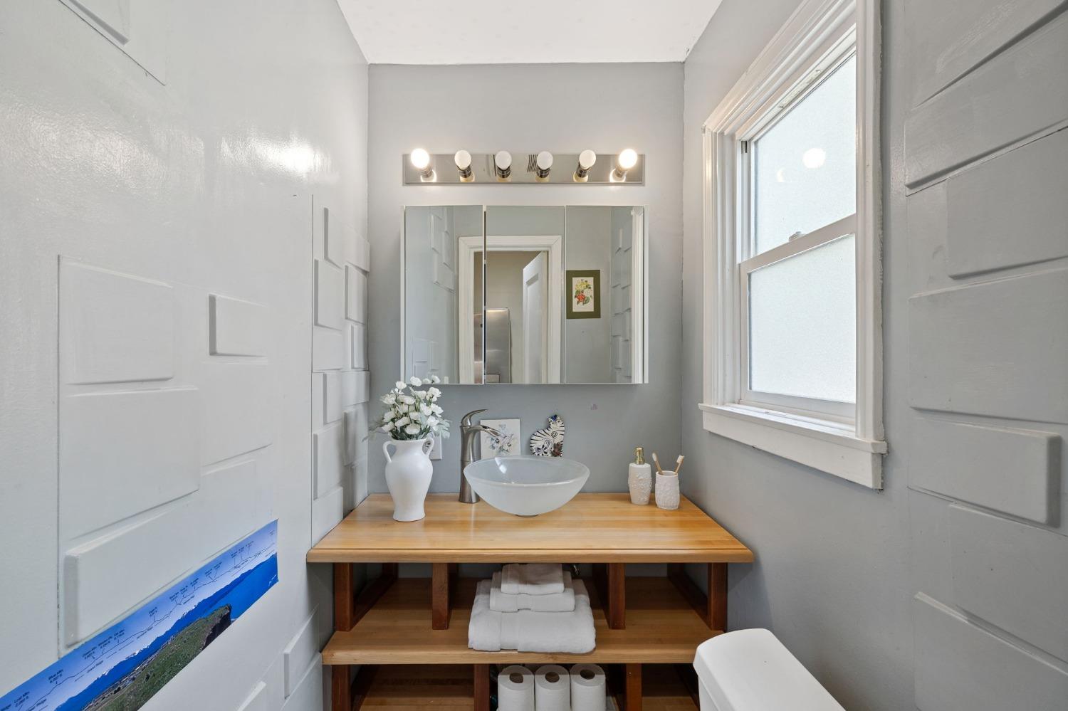 1676 Arcade Boulevard