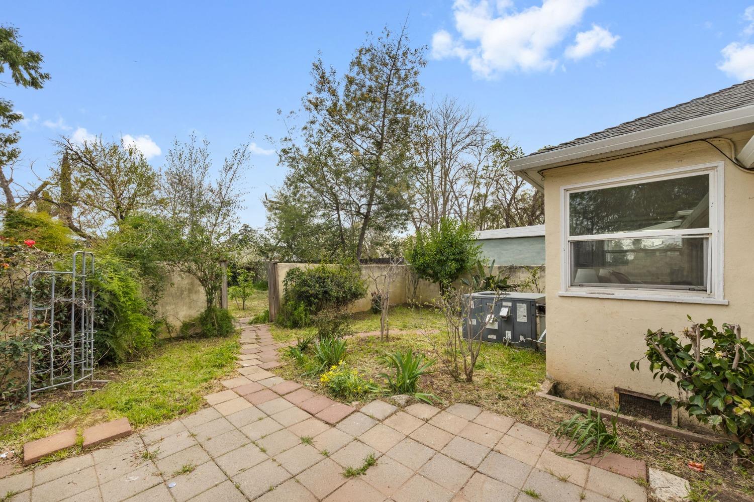 1676 Arcade Boulevard