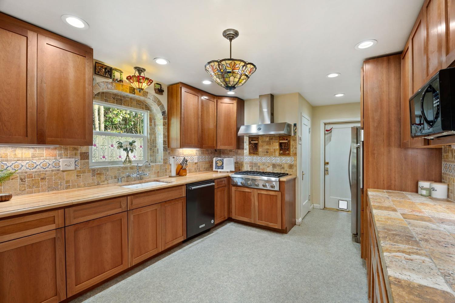 1676 Arcade Boulevard