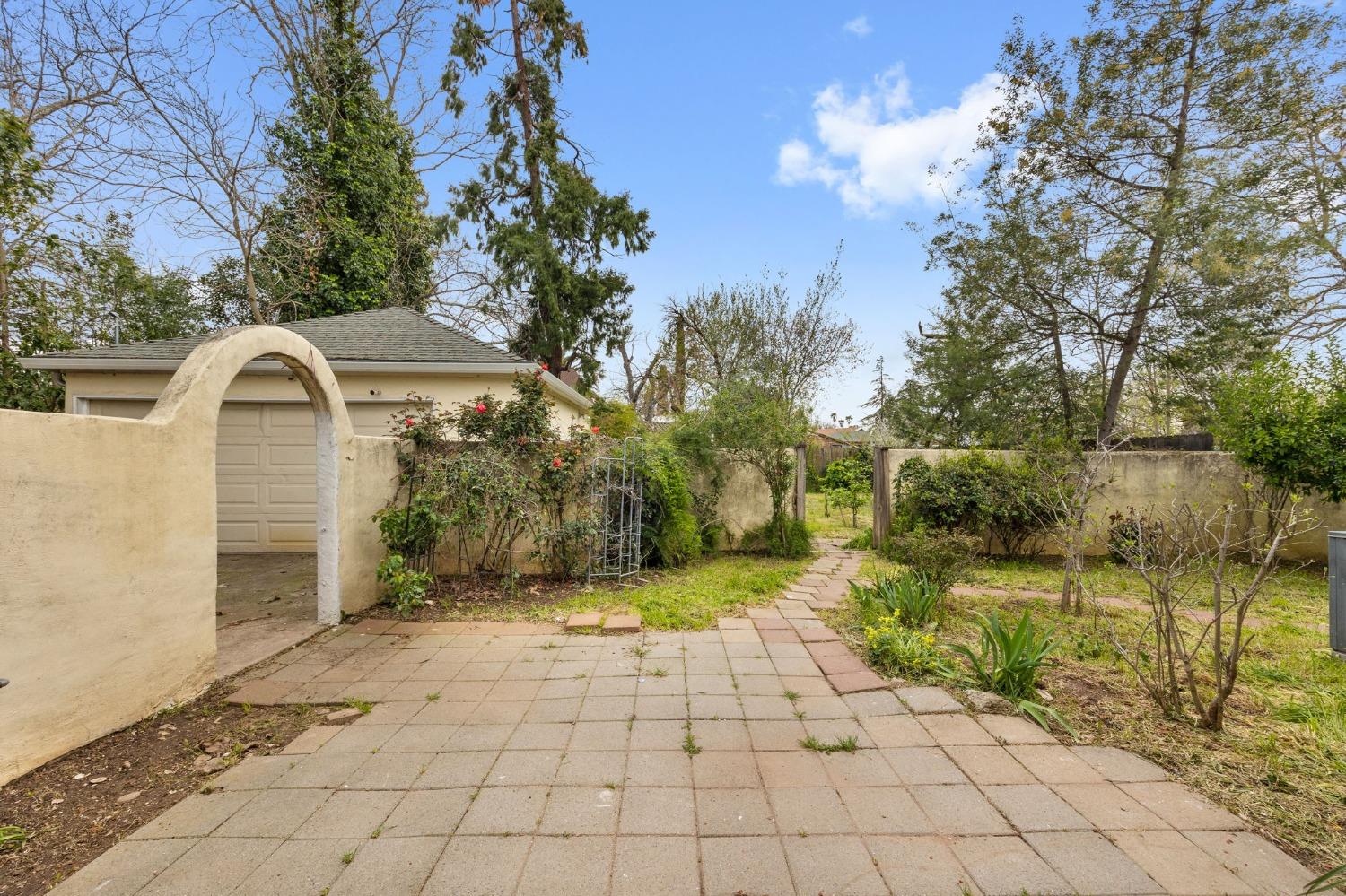 1676 Arcade Boulevard