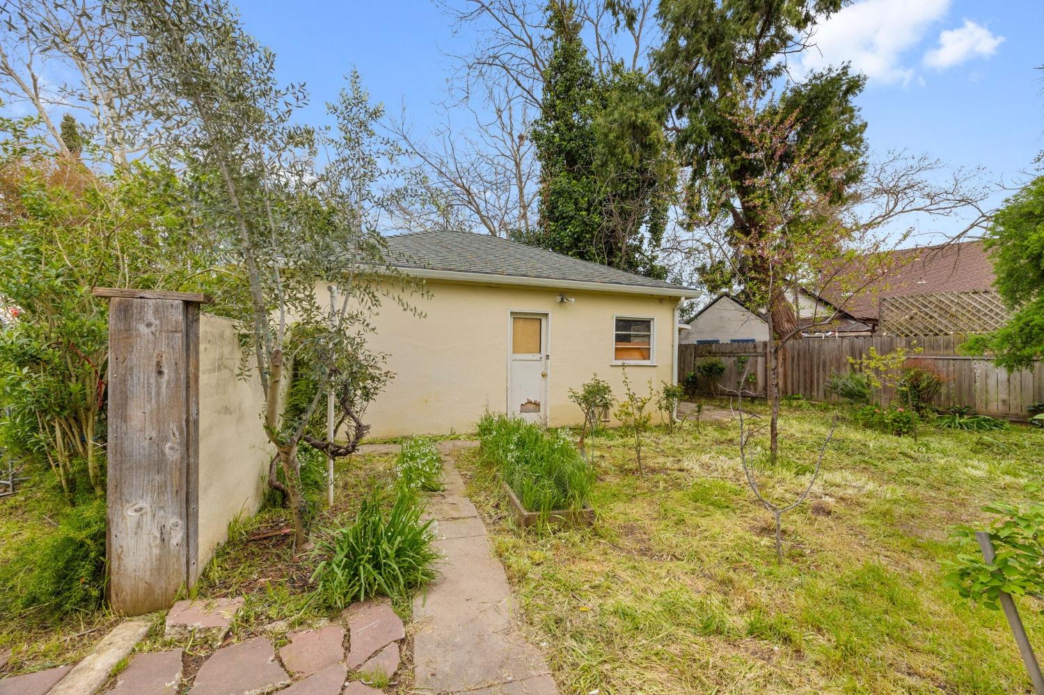 1676 Arcade Boulevard